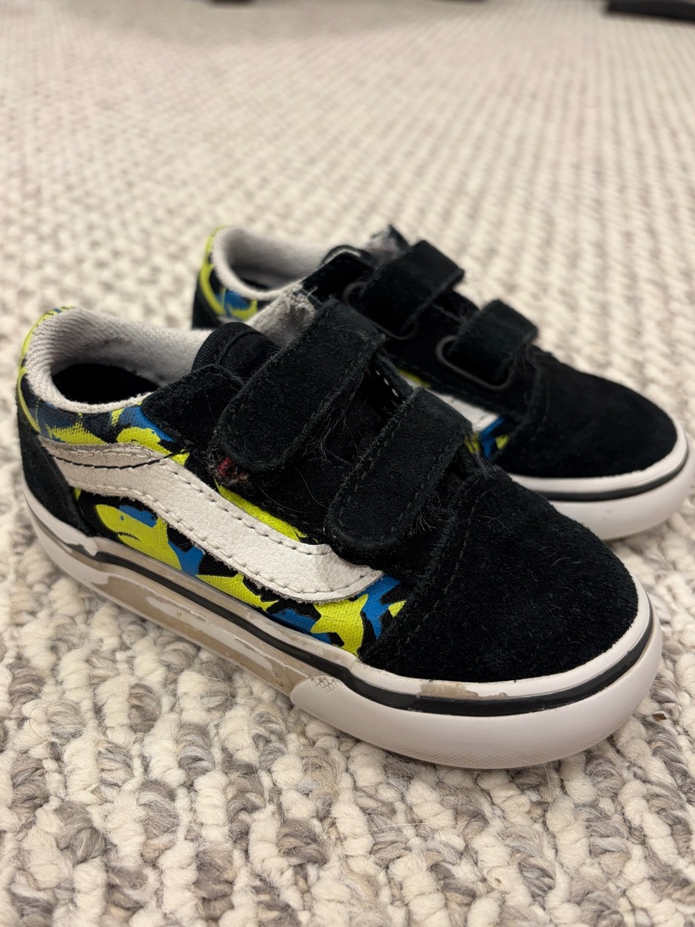 Vans Kids Black Suede Low-Top Sneakers with Shark design